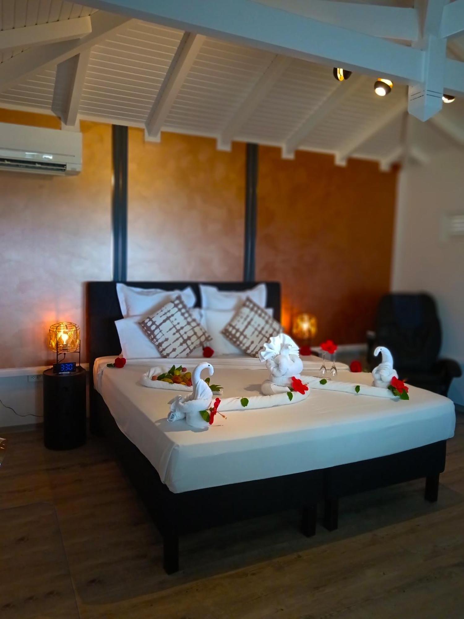 Hotel Village Pomme Cannelle 3 Etoiles ル・プルシュール エクステリア 写真