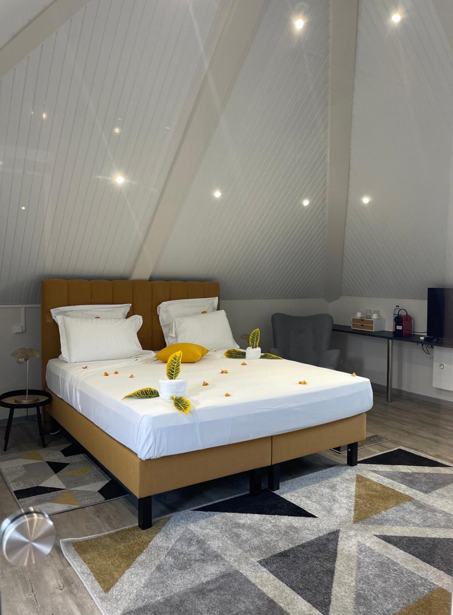 Hotel Village Pomme Cannelle 3 Etoiles ル・プルシュール エクステリア 写真